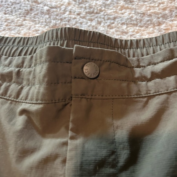 North face XXL Quick Dry Hiking pants, removable legs turn into shorts - Picture 9 of 14
